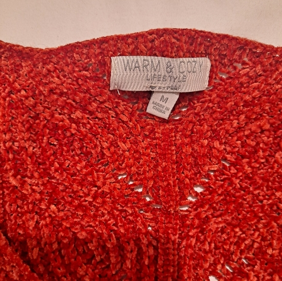 Warm and Cozy Lifestyle by Poof - Sweater Size Medium - Picture 2 of 7
